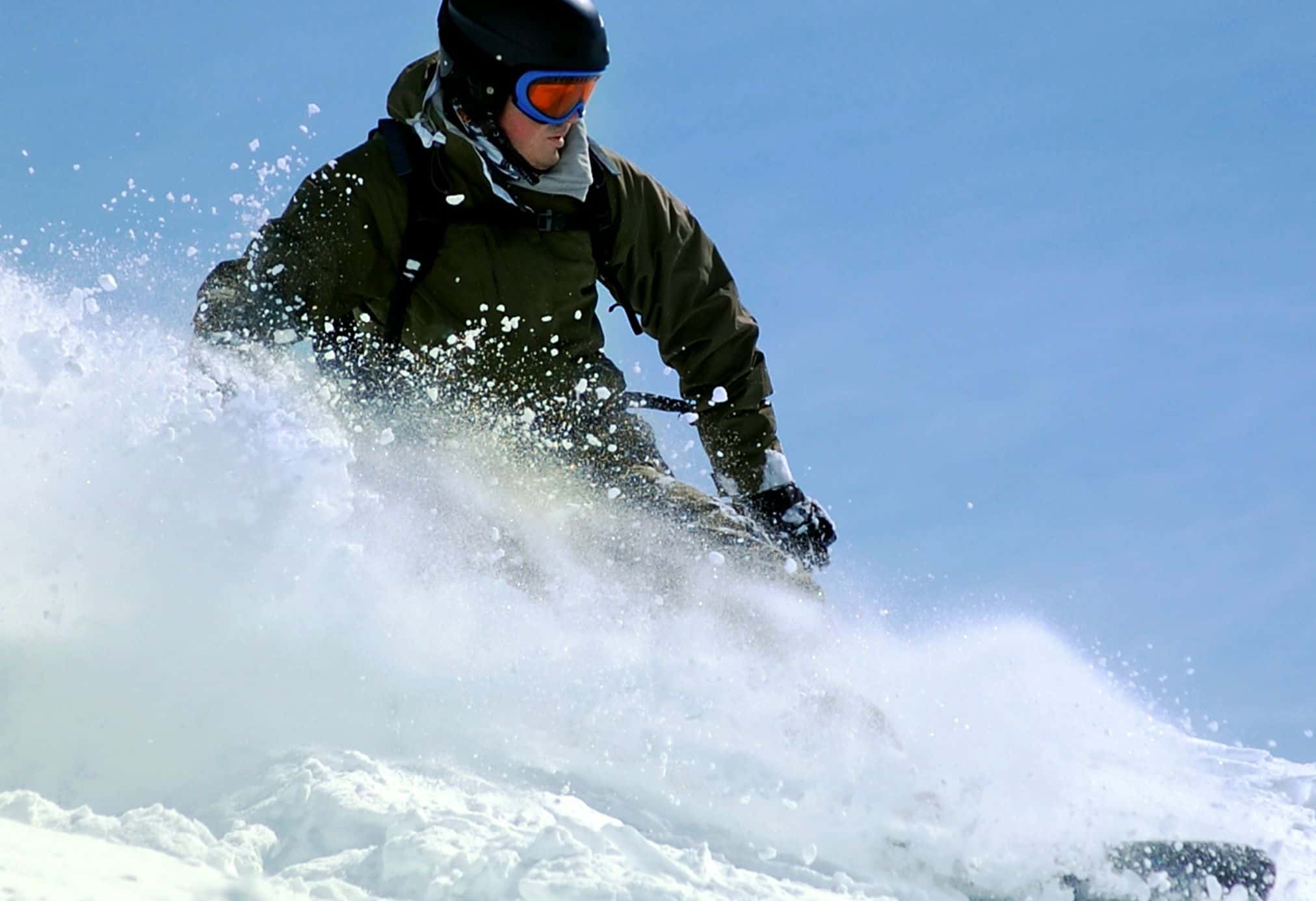 One of the most epic things to do in Interlaken in the winter for experienced snowboarders is to go heliskiing.